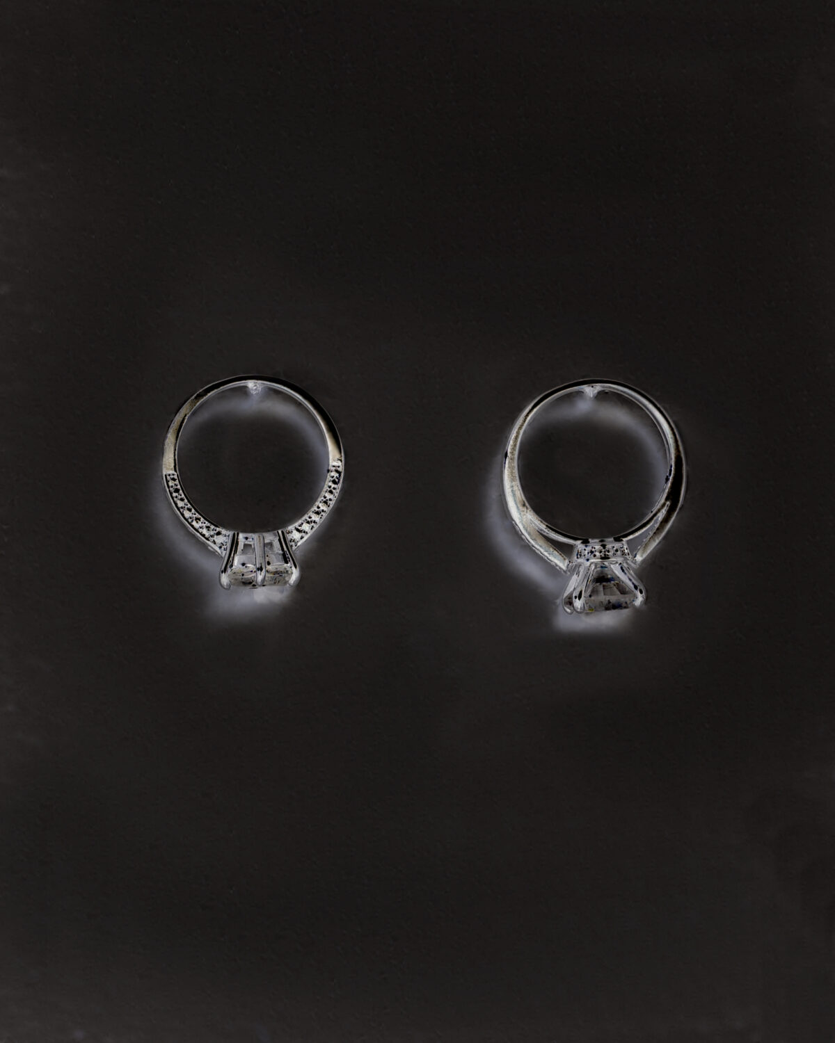 A Huli Ear Rings - Image 2
