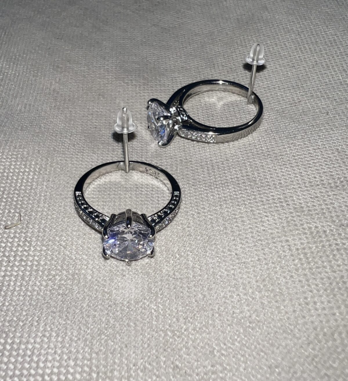 A Huli Ear Rings - Image 3