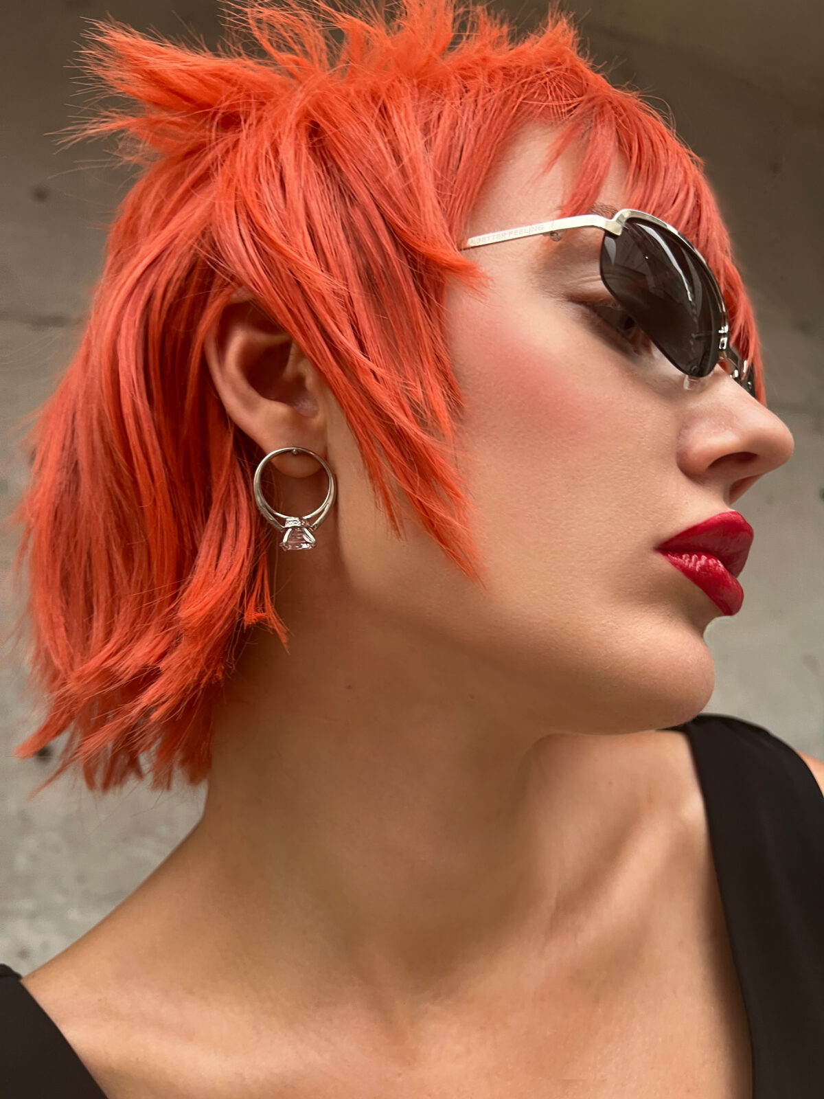 A Huli Ear Rings - Image 6